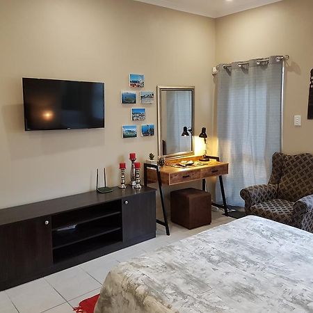 Studio On Bourdeaux Parow Bagian luar foto